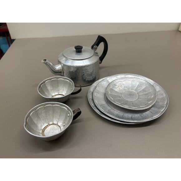 English Mini Teapot, Bakelite + 50s Aluminum childs tea set - 7pc, Played With - Picture 4 of 8